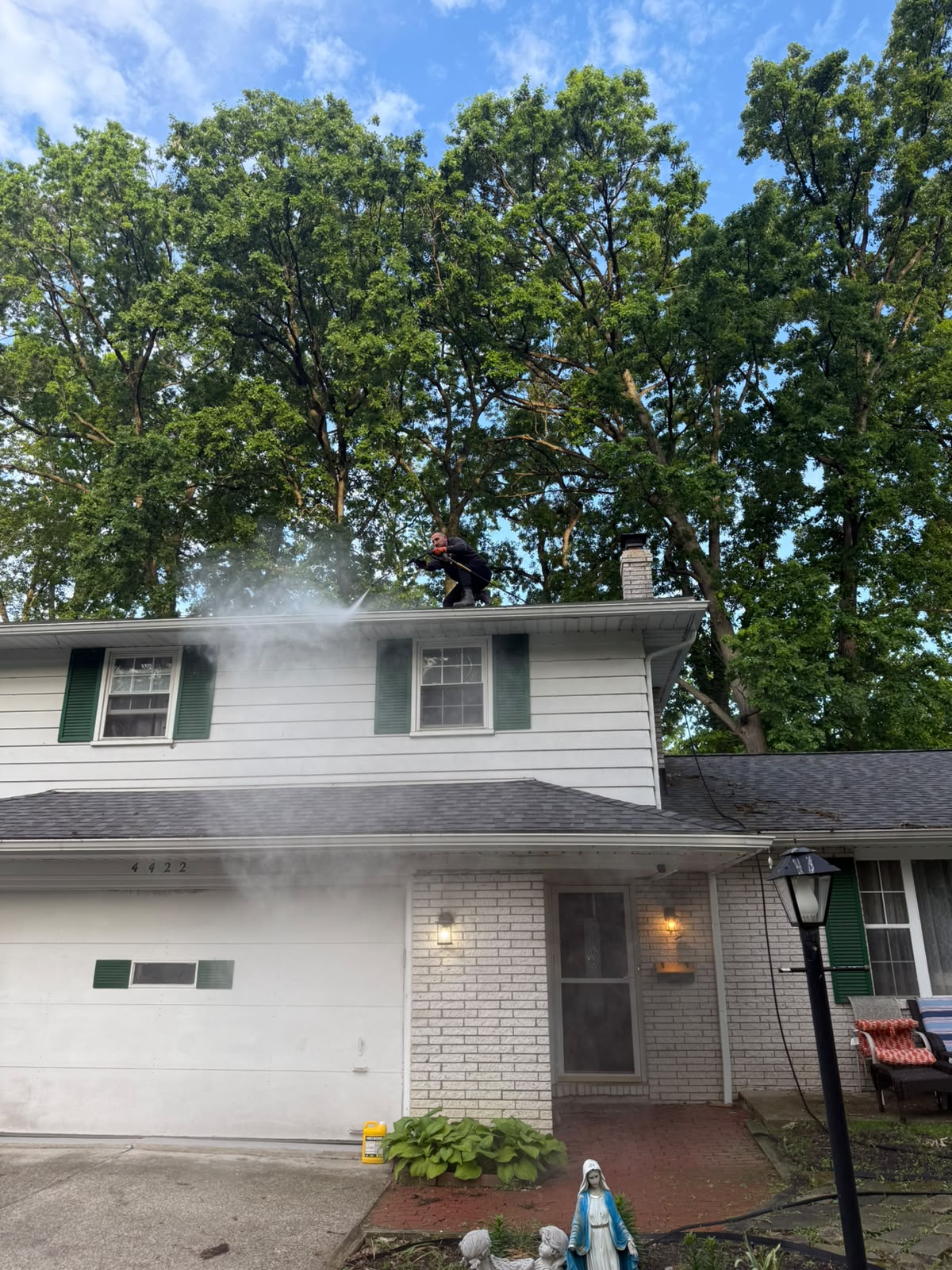 Barhoum Washing Services LLC cleaning the roofline of a Cleveland home